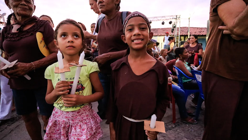 Crianças na procissão 