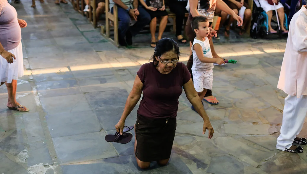 Devota ajoelhada