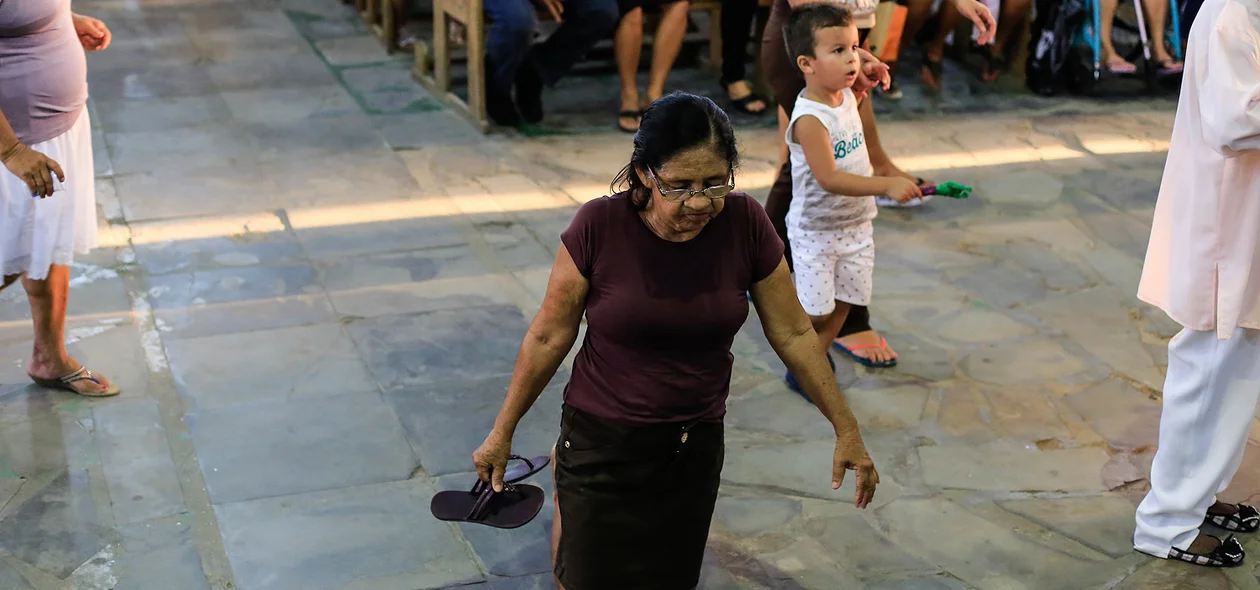 Devota ajoelhada