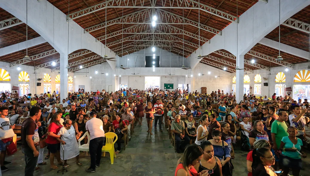Fiéis lotaram o santuário