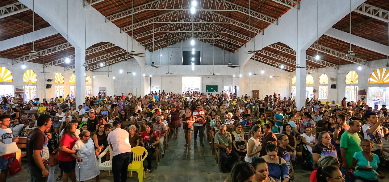 Fiéis lotaram o santuário