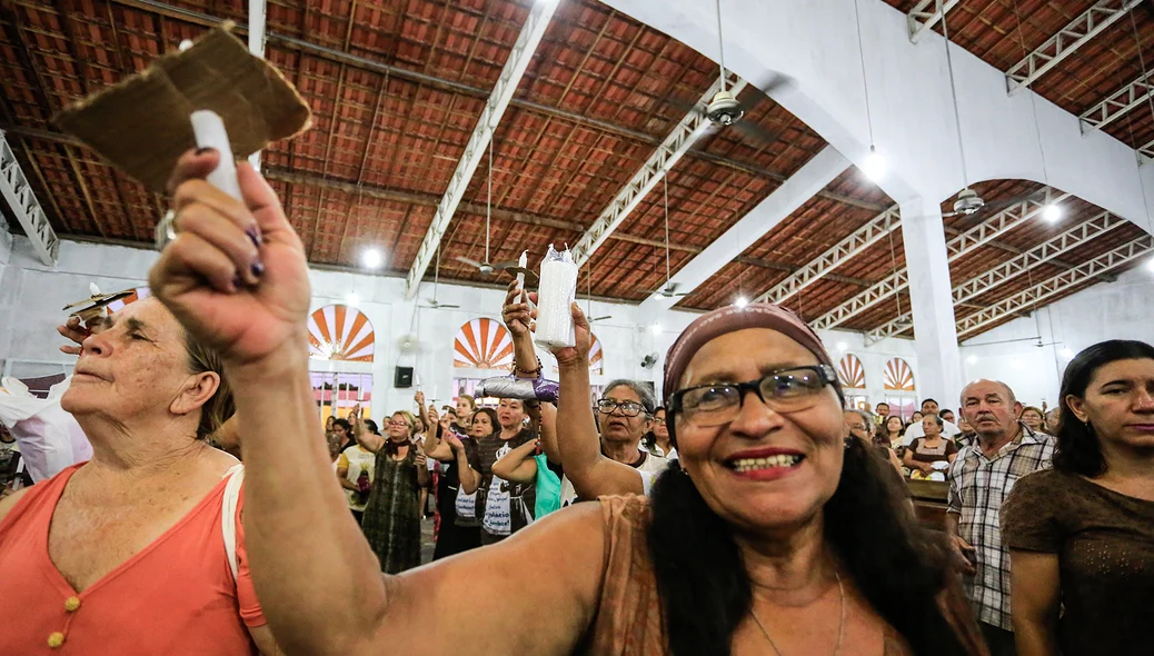 Fiéis no santuário