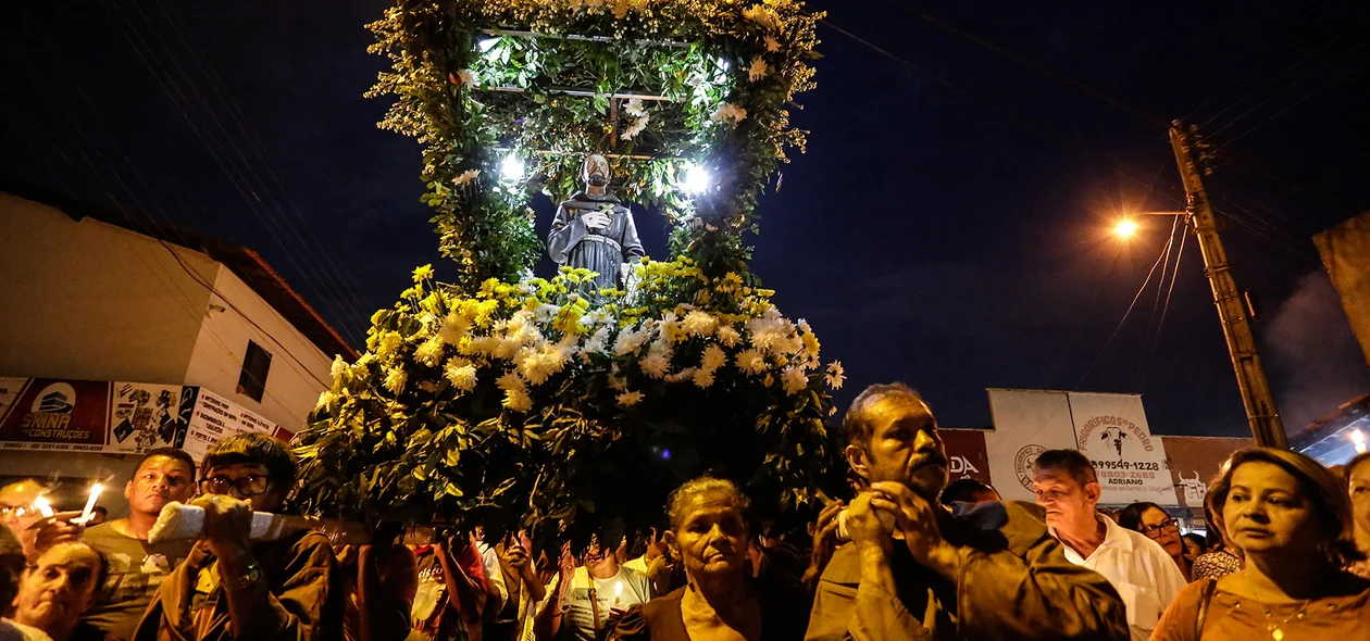 Imagem de São Francisco de Assis é carregada