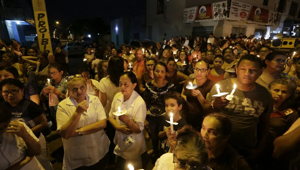 Procissão ocorreu no bairro Dirceu