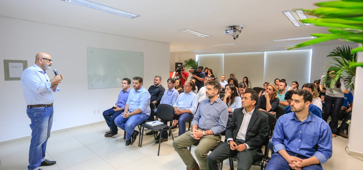 Italo Joffily apresentando falando sobre a águas de Teresina
