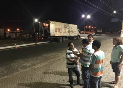 Mão Santa tenta impedir montagem do palco para festa de aniversário de Samarone