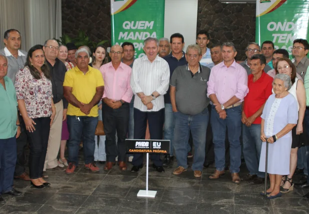 João Henrique Sousa reúne lideranças do PMDB de Valença e Parnaíba 