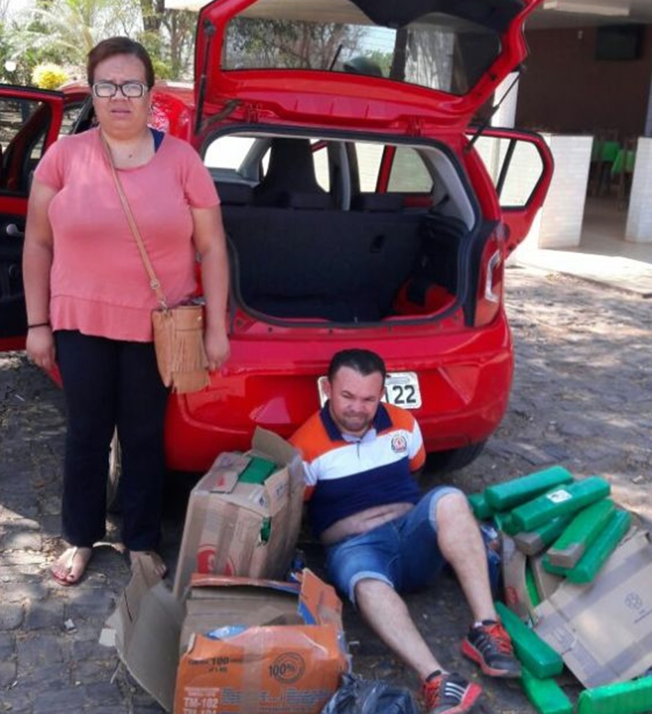Casal é preso com 107 kg