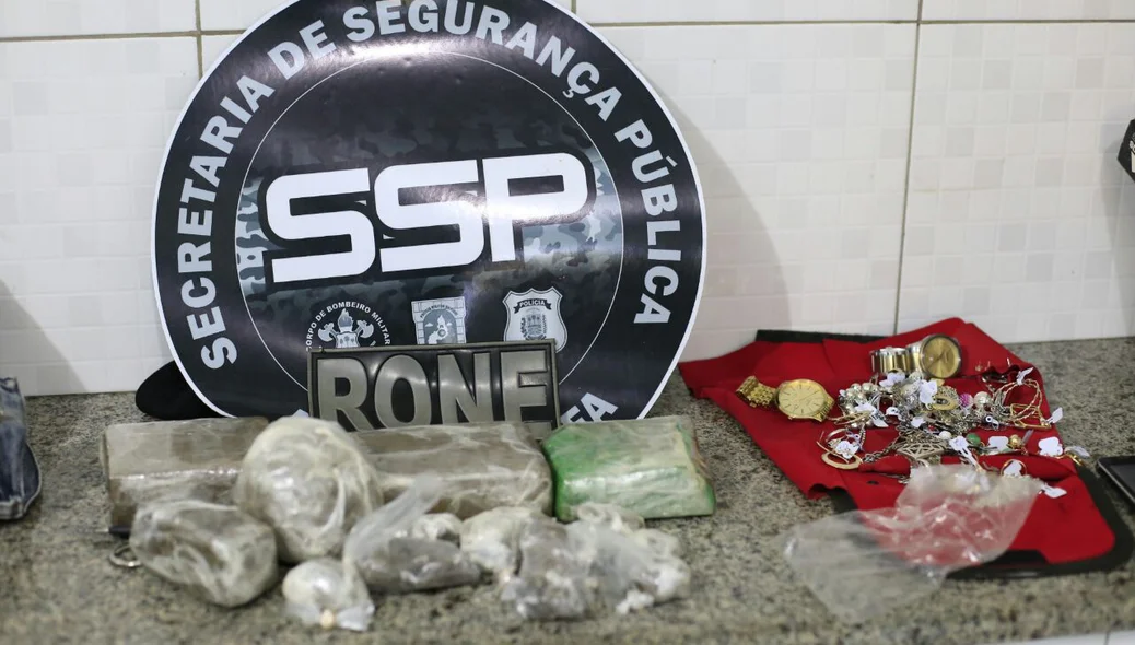 Droga e produtos apreendidos