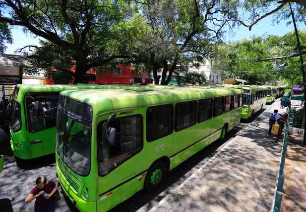 Paralisação de motoristas e cobradores de ônibus em Teresina