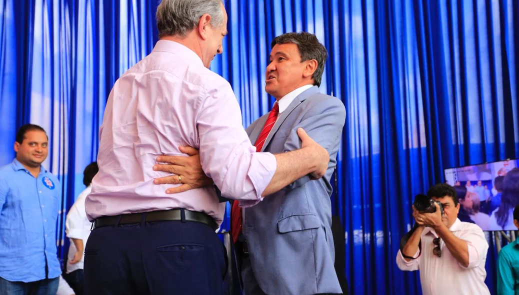 Ciro e Wellington se cumprimentam