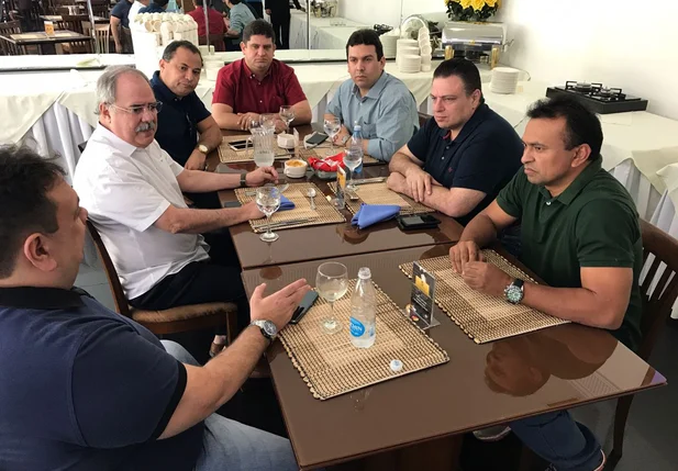 Encontro realizado pelos polítocs