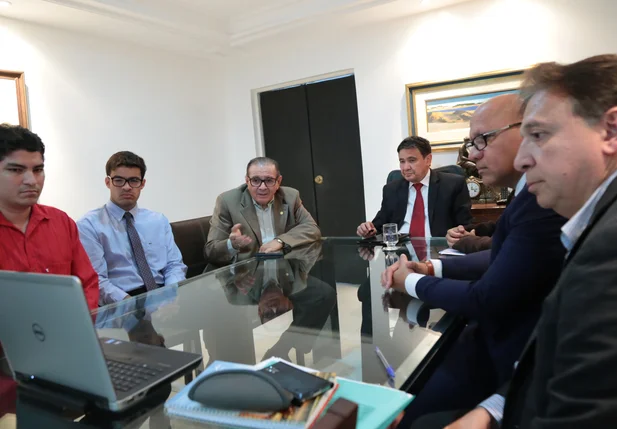 Reunião entre Valdeci Cavalcante, Wellington e autoridades