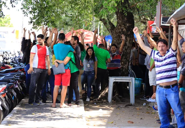 Trabalhadores e ex-trabalhadores da AlmaviVa fazem manifestação