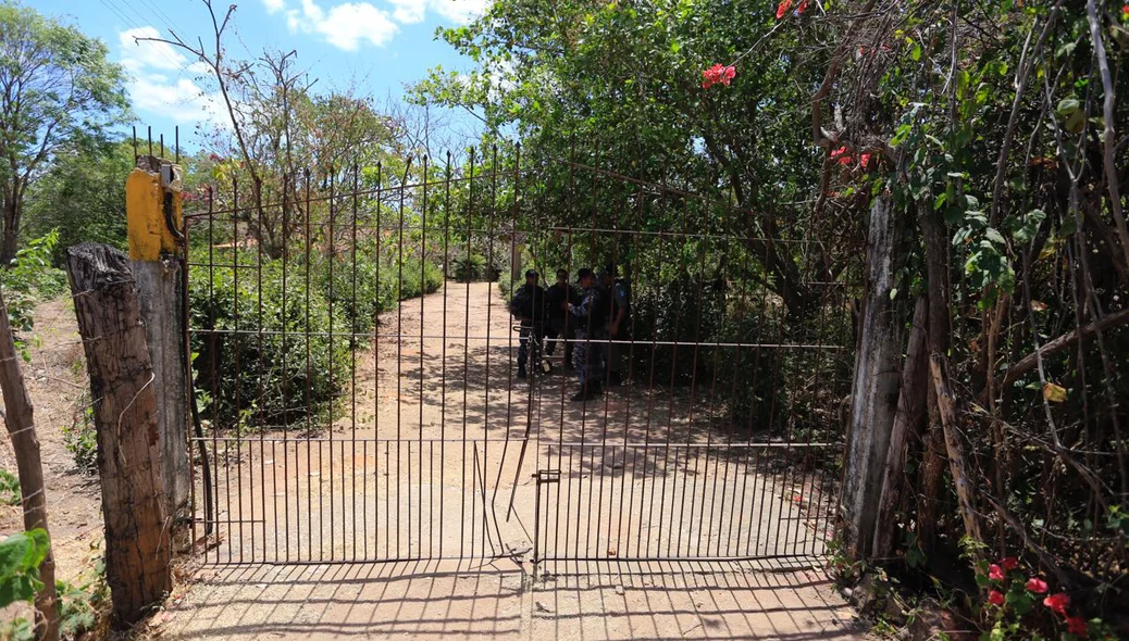 Polícia Militar no local do crime