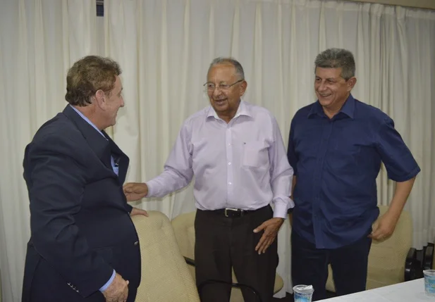 Zé Filho e autoridades 