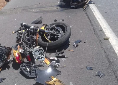 A outra motocicleta envolvida no acidente se partiu ao meio