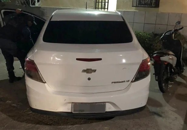 veículo com placa clonada