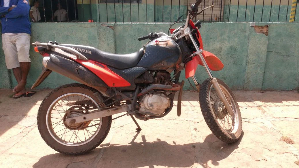 Moto recuperada após prisão de fugitivo da Penitenciária de Esperantina 