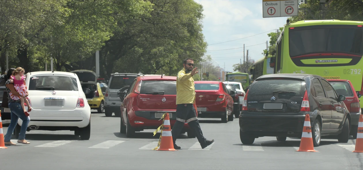 Trânsito é interditado na manifestação