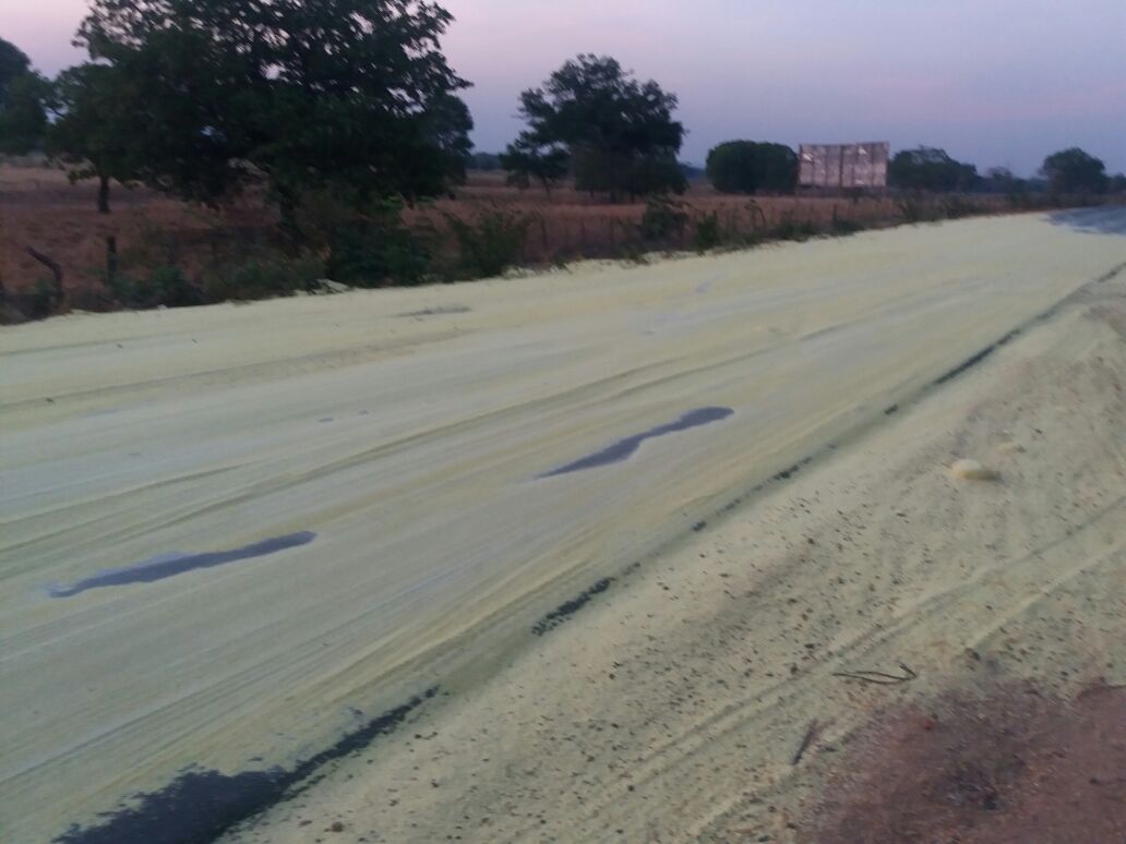 BR 135 foi interditada por conta do derramamento de enxofre