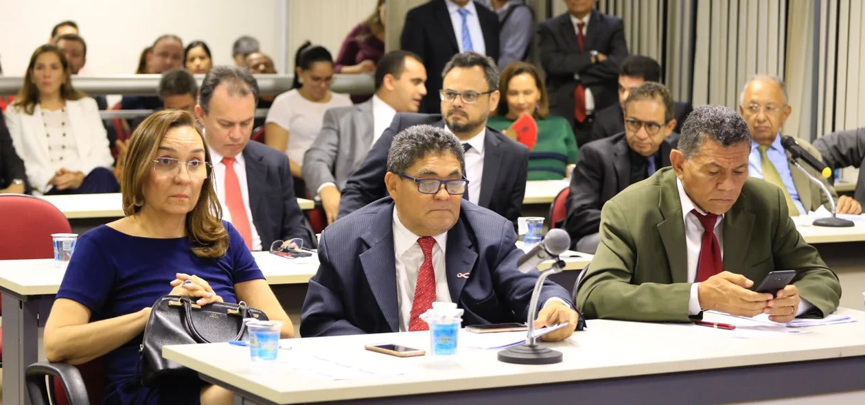 Deputados participaram da audiência