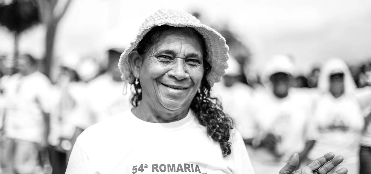 Senhora na caminhada da fraternidade