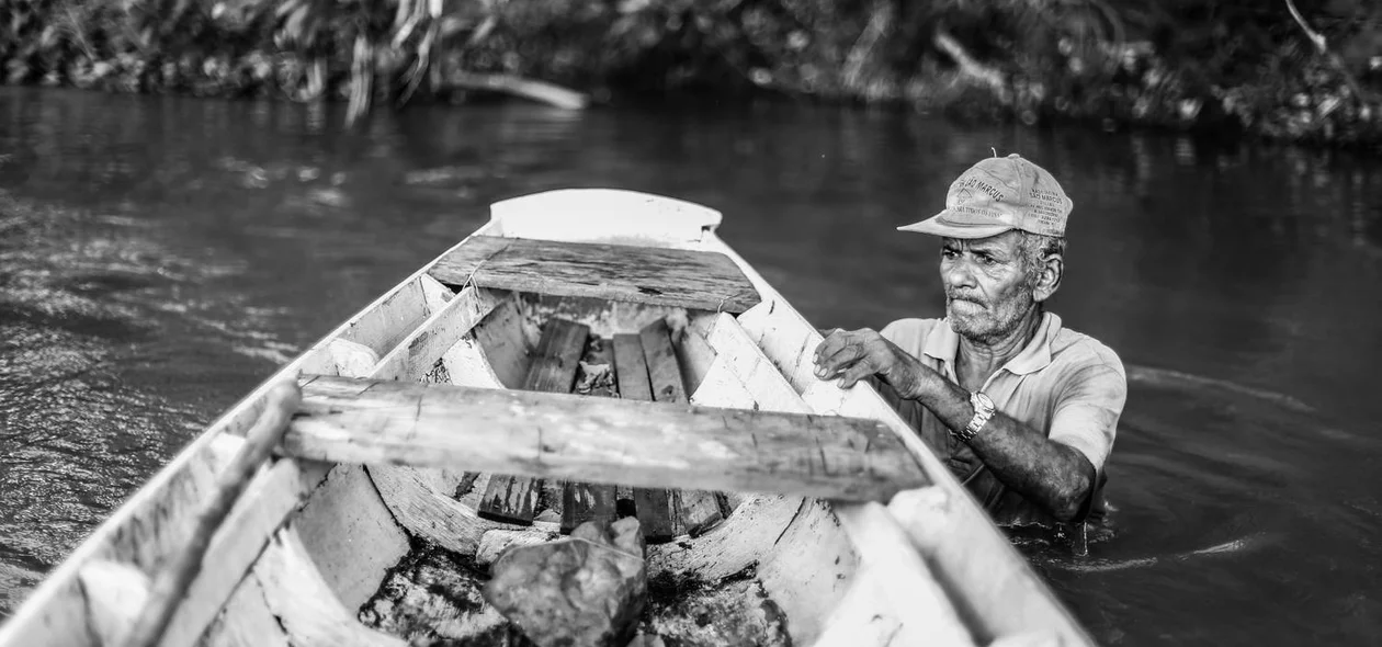Seu Bernado, 60 anos de idade, desde os 11 anos vive da pesca