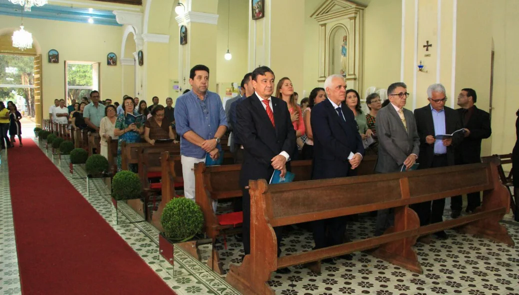 Autoridades na missa em ação de graças