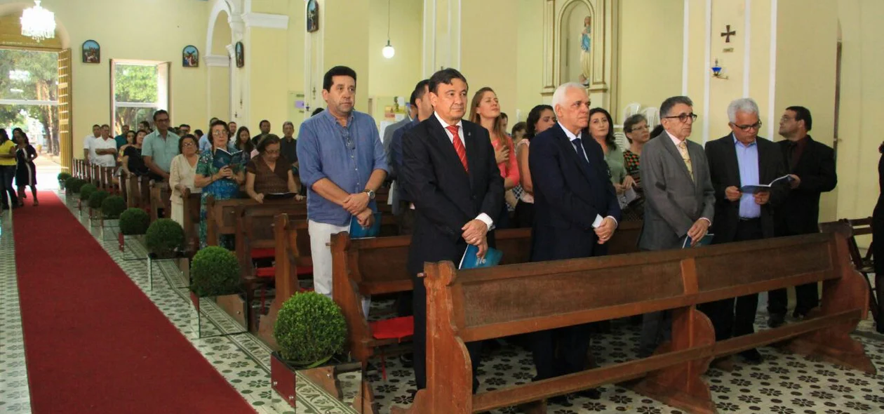 Autoridades na missa em ação de graças