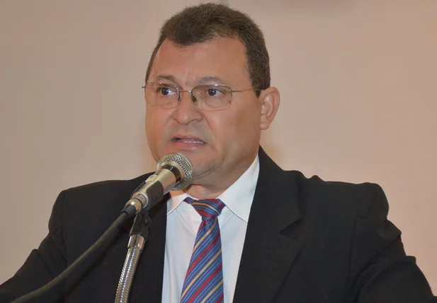 Chaguinha deixa liderança do governo na Câmara de Picos