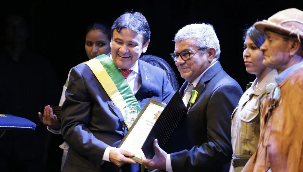 Entrega de homenagem