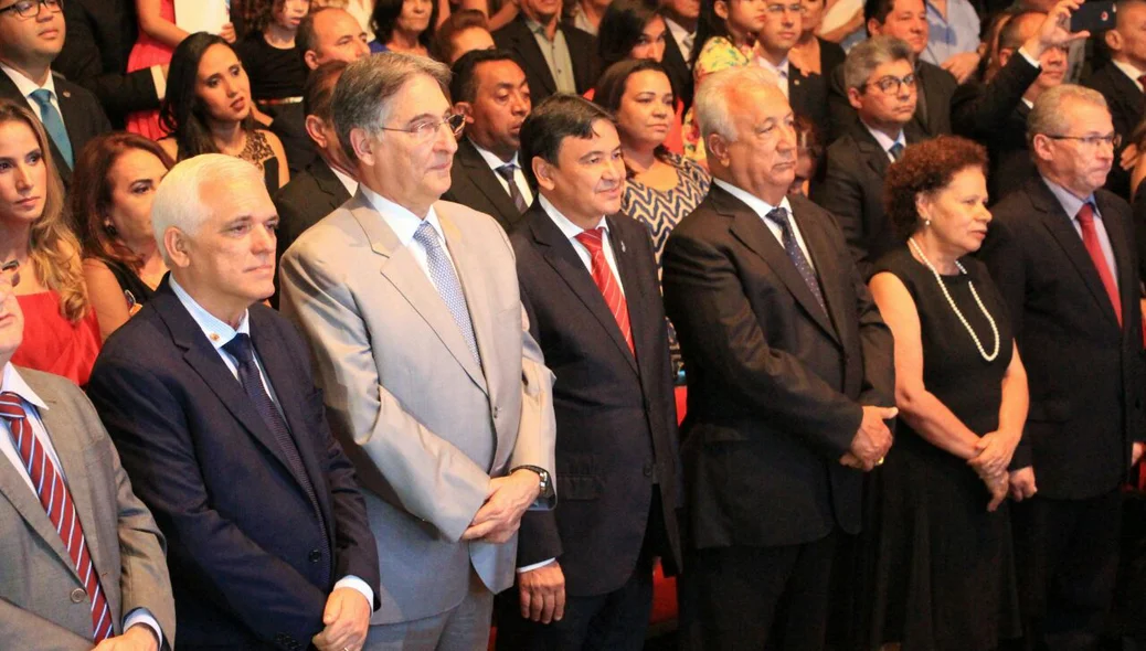 Políticos participaram de solenidade