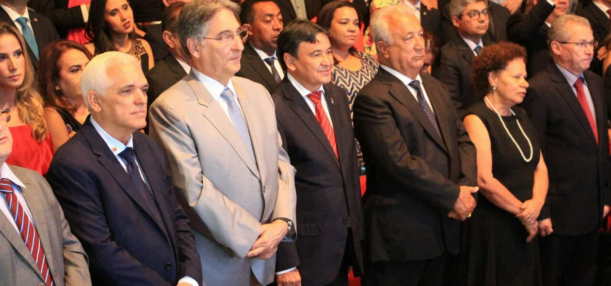 Políticos participaram de solenidade