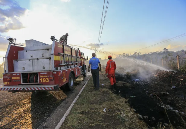 Corpo de Bombeiros contém incêndio na UFPI