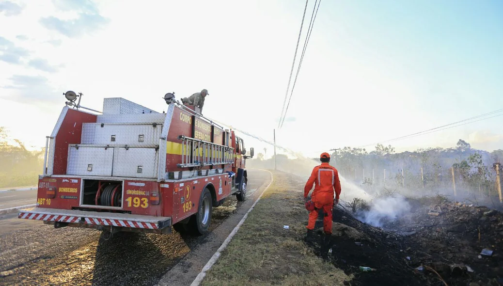 Corpo de Bombeiros no local