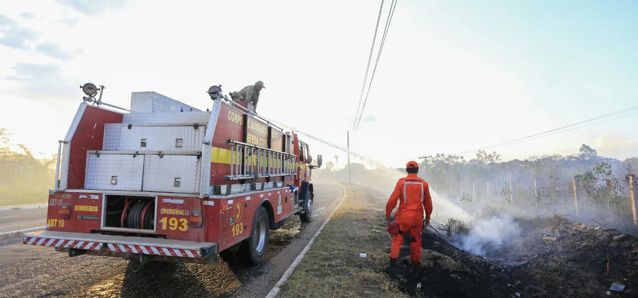 Corpo de Bombeiros no local