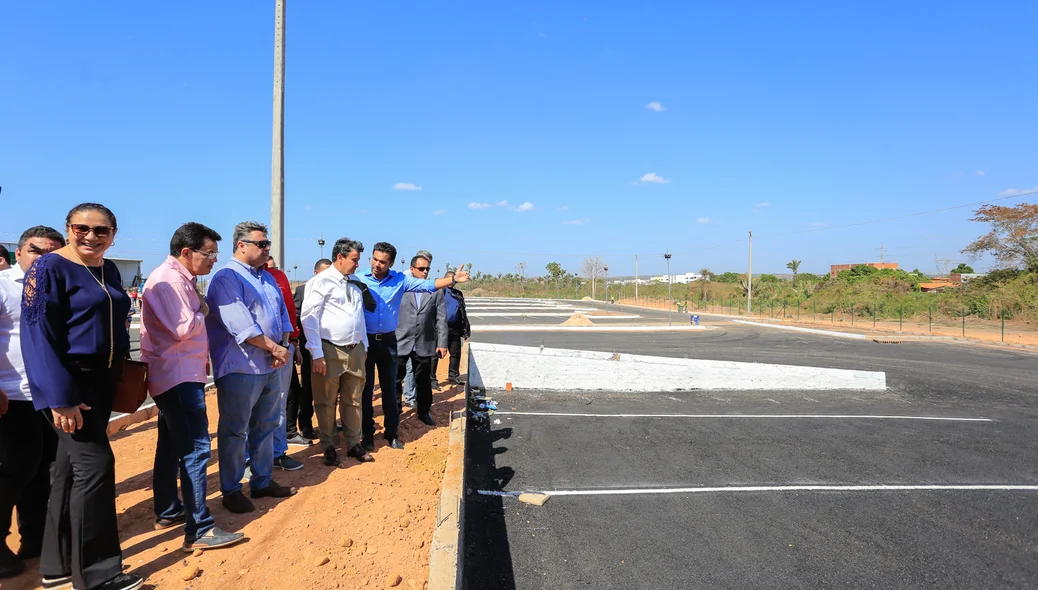 Governador conferindo de perto o estacionamento da Ceapi