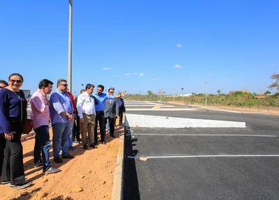 Governador conferindo de perto o estacionamento da Ceapi
