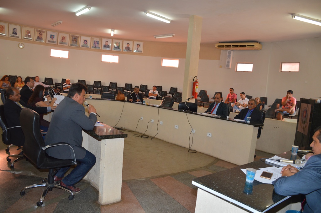 Vereadores debatem projetos em pauta