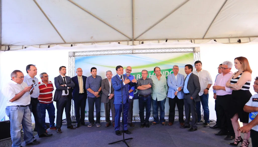 Autoridades participam da inauguração