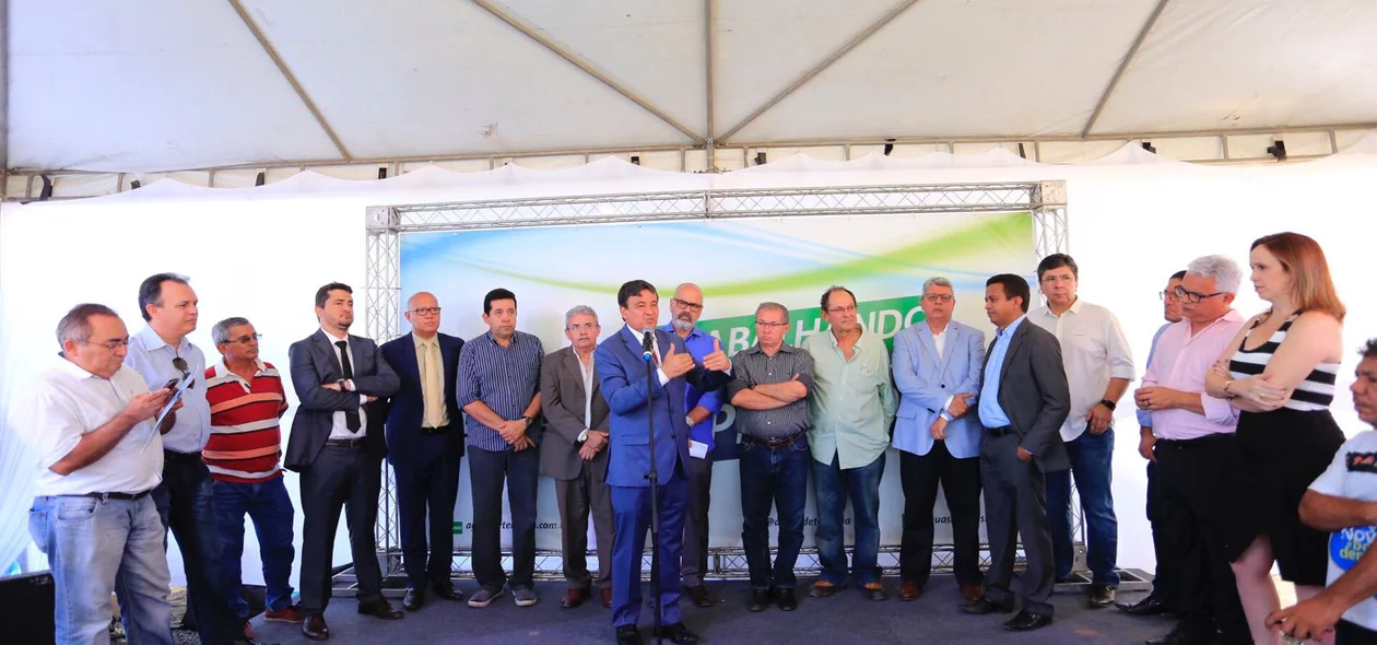 Autoridades participam da inauguração