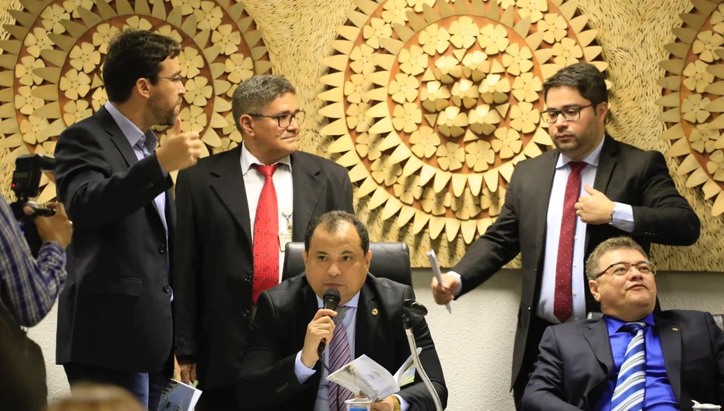 Bate-boca entre deputados na CCJ