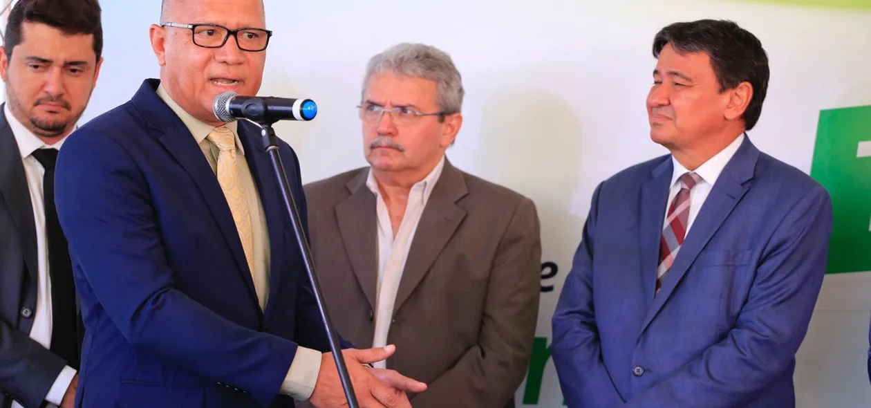 Franzé participa da inauguração do booster do Dirceu