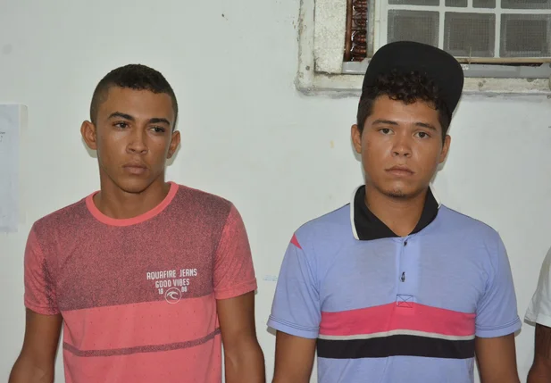 Presos após furto na Escola Municipal Antônio Ferreira de Oliveira 