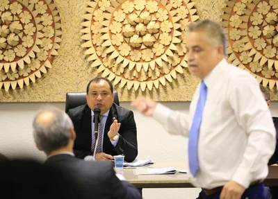 Robert discute com Evaldo