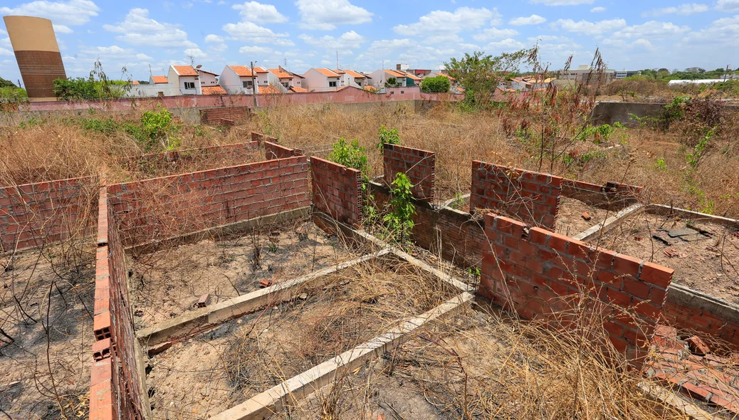 Obra parada na UBS da Piçarreira