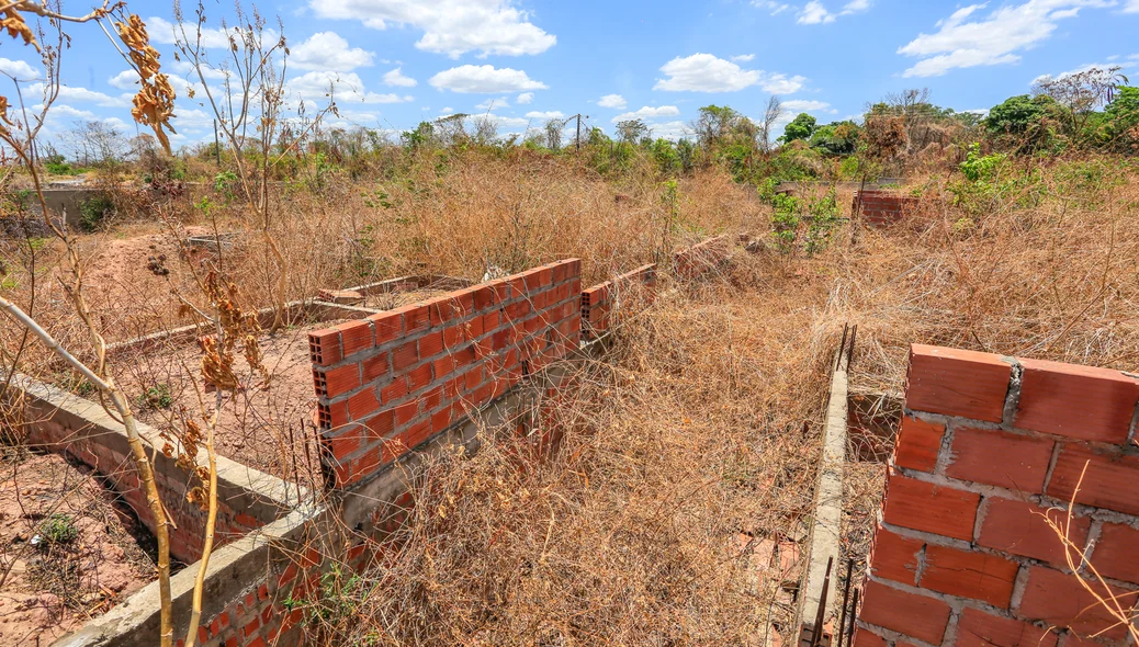 Obra parada na UBS da Piçarreira
