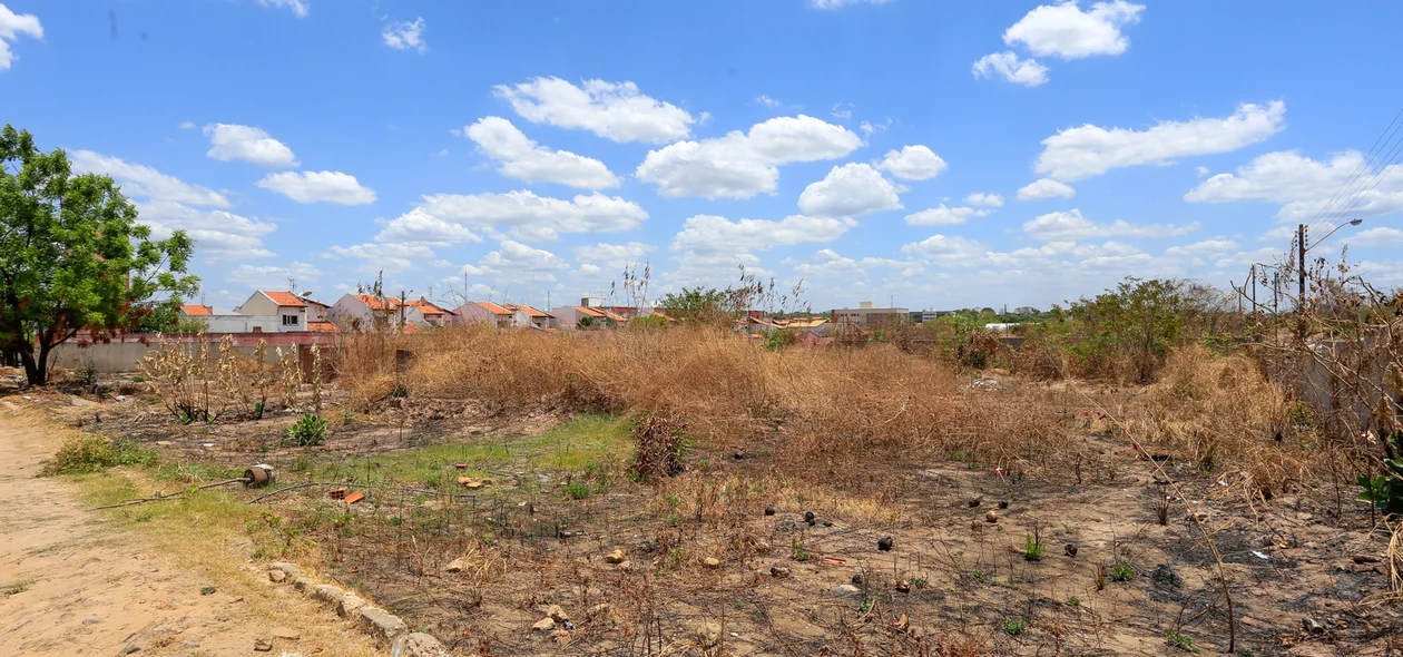 Obra parada na UBS da Piçarreira
