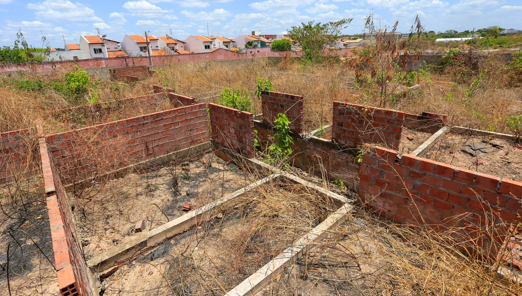 Obra parada na UBS da Piçarreira